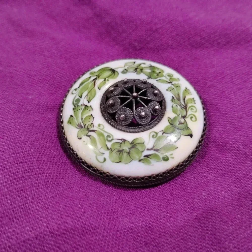 Source Unknown antique porcelain