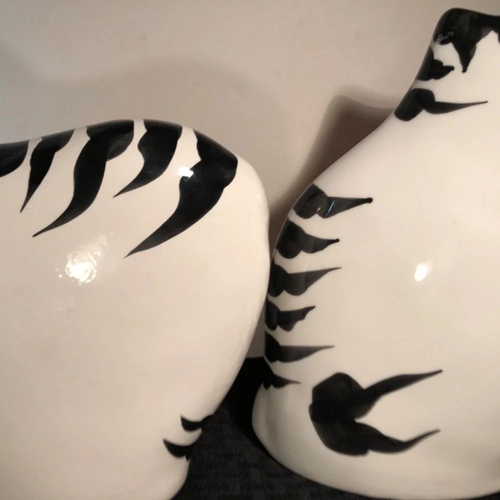 Big ! Set of 2 Vintage Cat 🐈 Figures black & white ceramic Super Cute