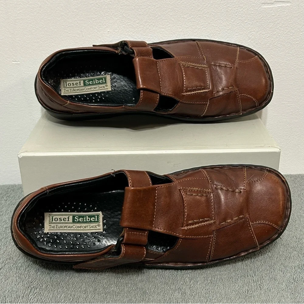 Josef Seibel smoking if leather