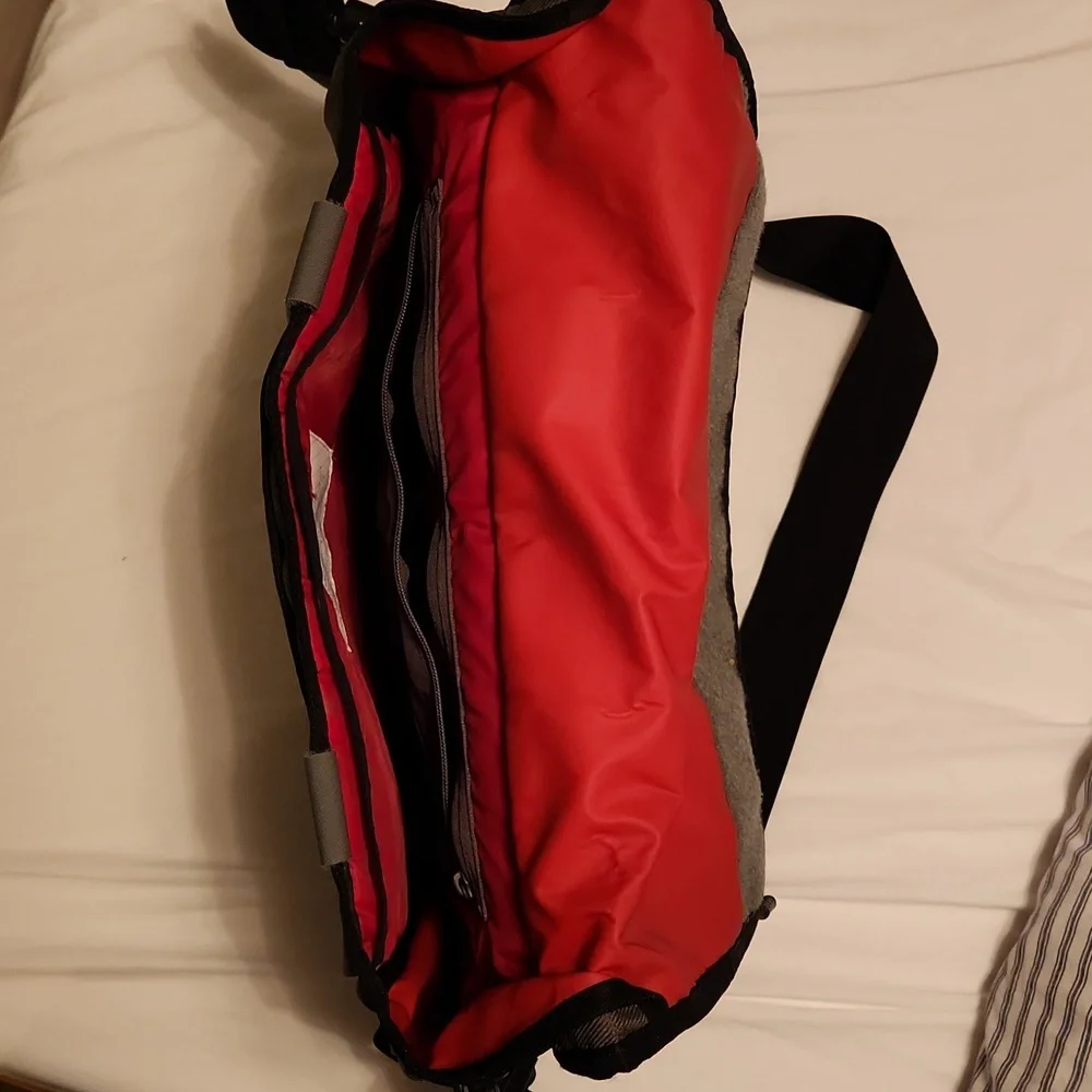 Timbuk2 reposhing this