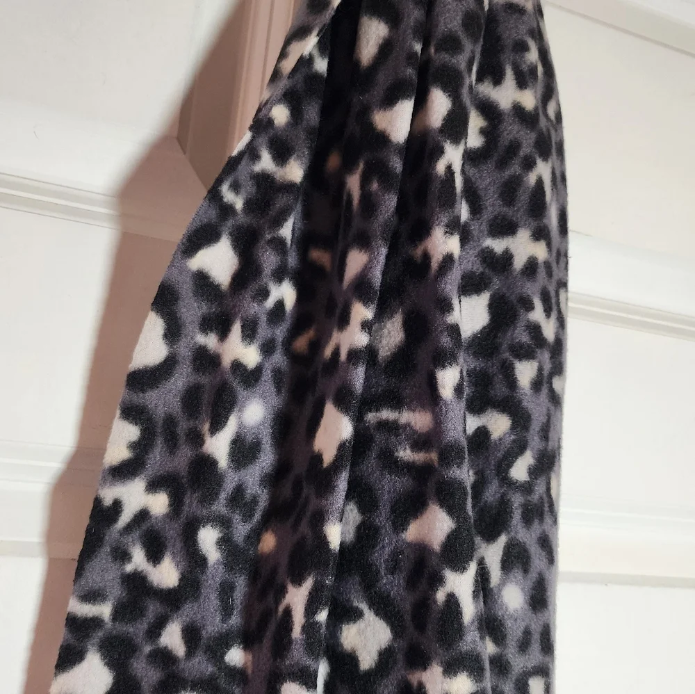 N/A fleece leopard