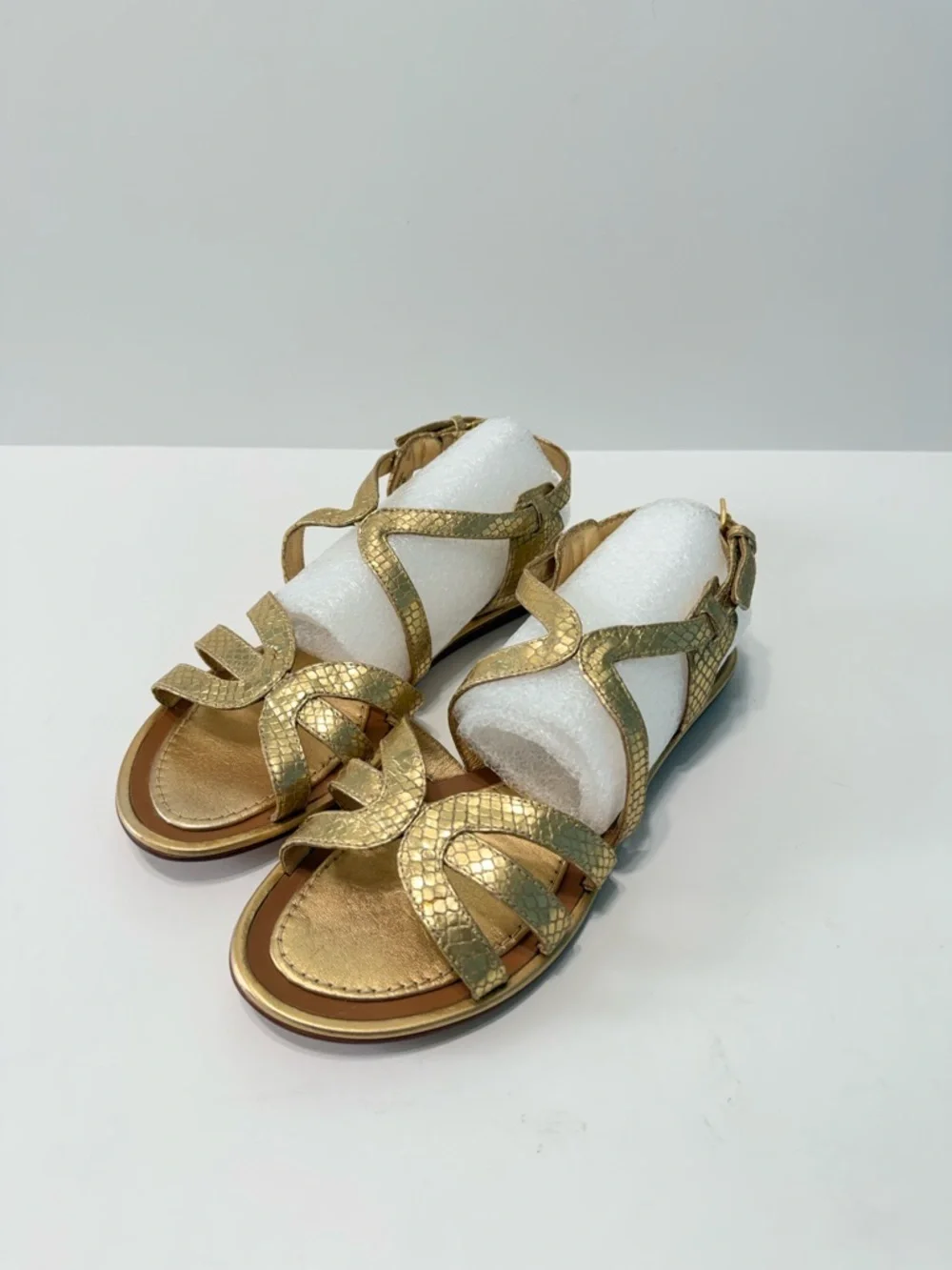 Kate Spade Gold Metallic Snake Embossed Strappy Flat Sandals Ankle Strap Size 8M