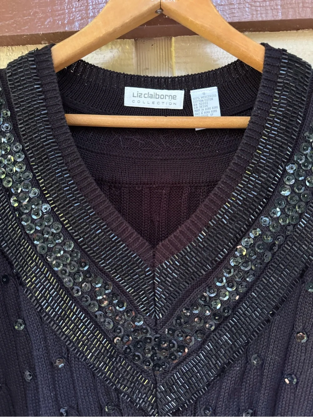 Liz Claiborne elegant neck