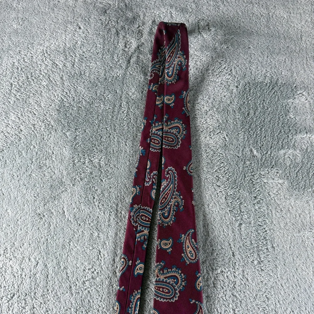 N/A classic necktie