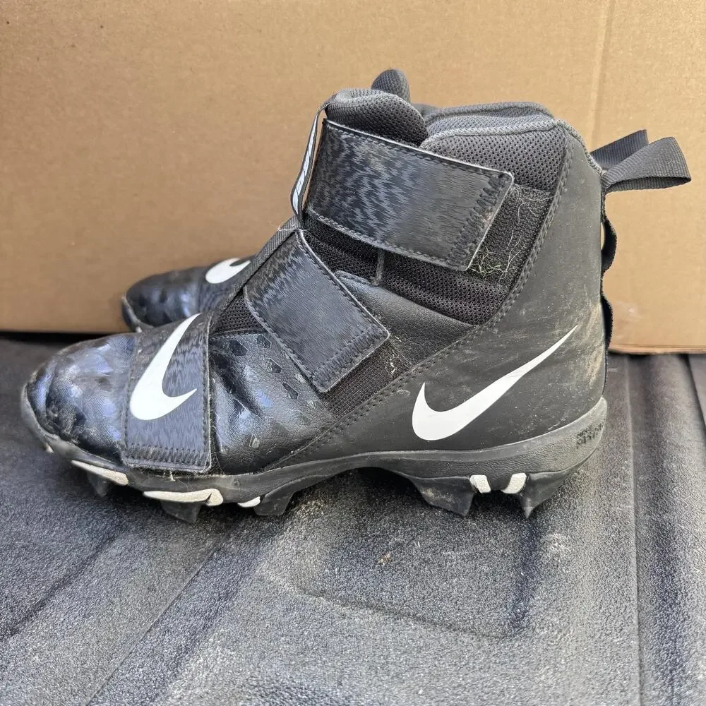 NIKE Force Savage Shark 2 Football Cleats Youth 5.5Y Black White AQ7723-001‎