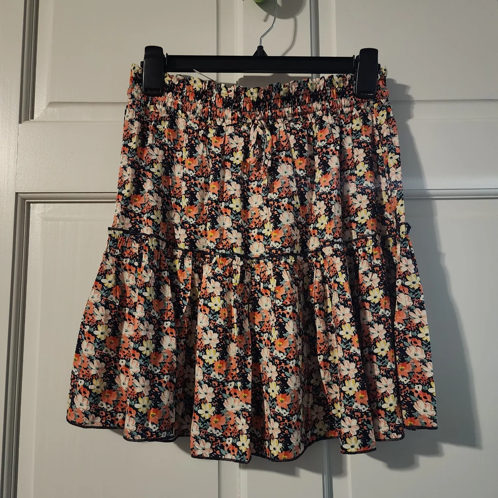 Alelly Floral Elastic-Waist Mini Skirt