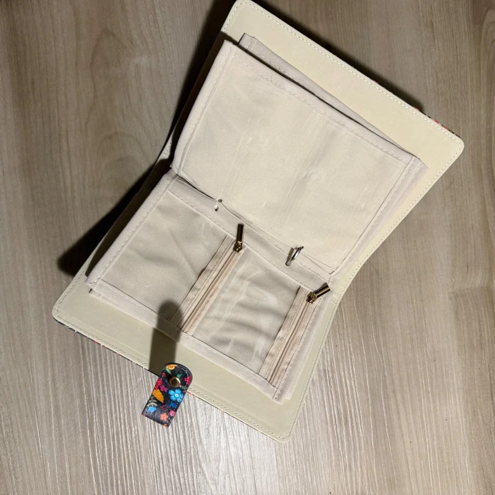 Kakurookie travel jewelry
