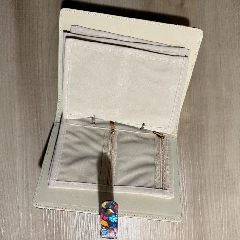 Kakurookie travel jewelry