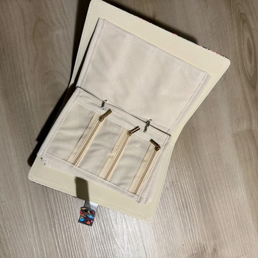 Kakurookie travel jewelry