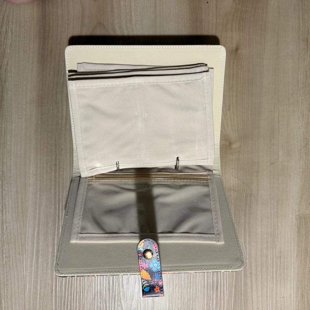 Kakurookie travel jewelry