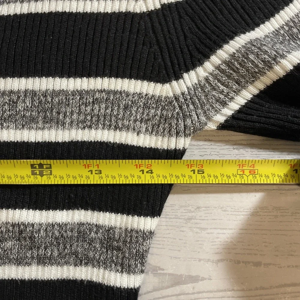 The Slope 3/4 Sleeve Black‎ Striped Cropped Pullover Sweater Women's Size Large