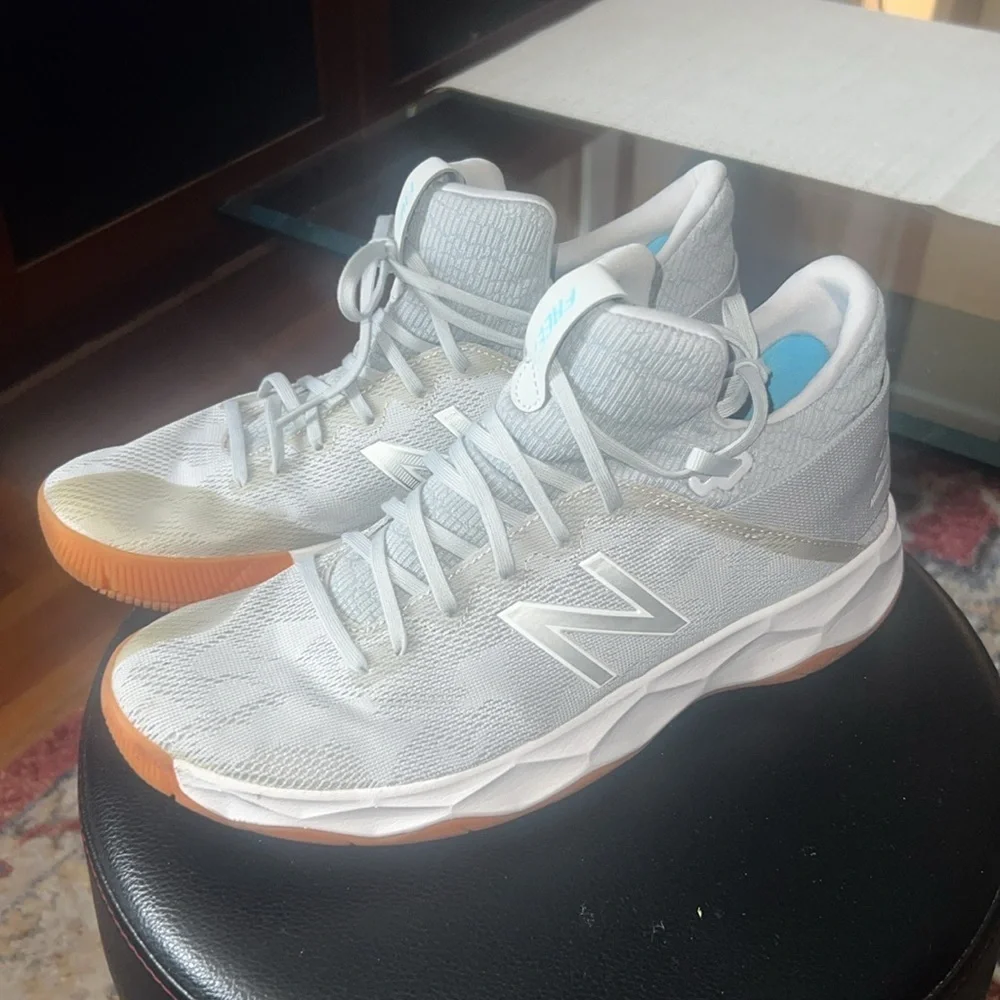 New Balance Freeze V2 Mens Size 8 Lacrosse Shoes White Gum FREEZBW2 EUC!