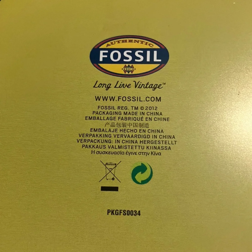 Fossil chic tin