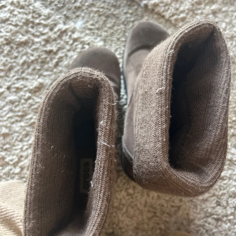 CROCS step into