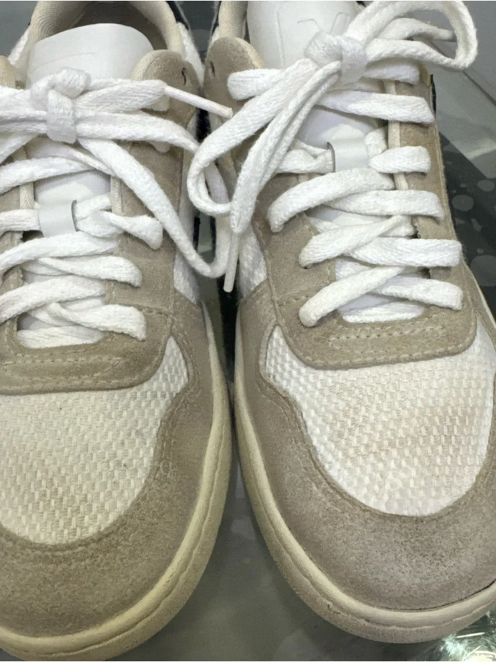 Veja white sole texture