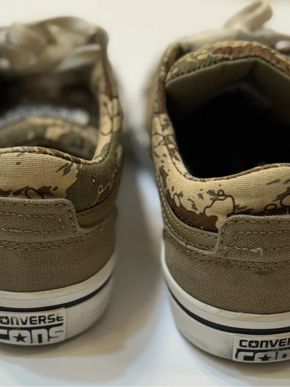 Converse low top