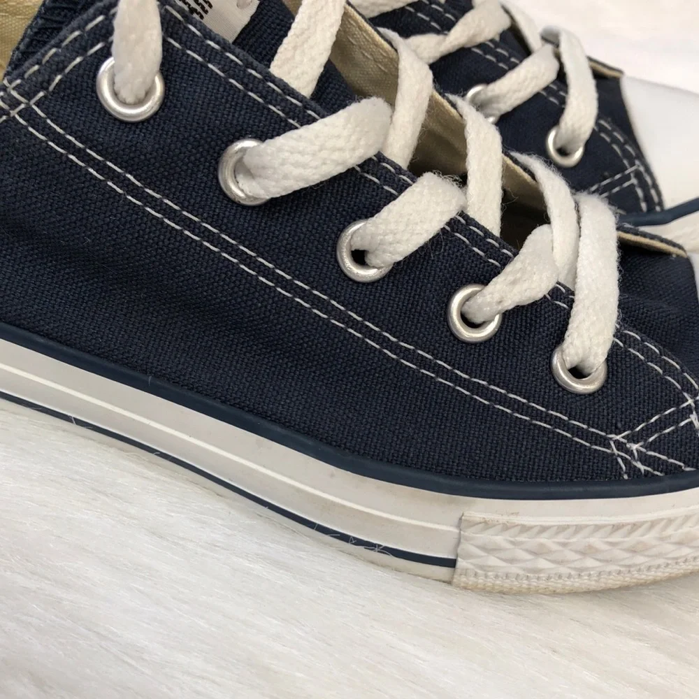 Converse navy blue