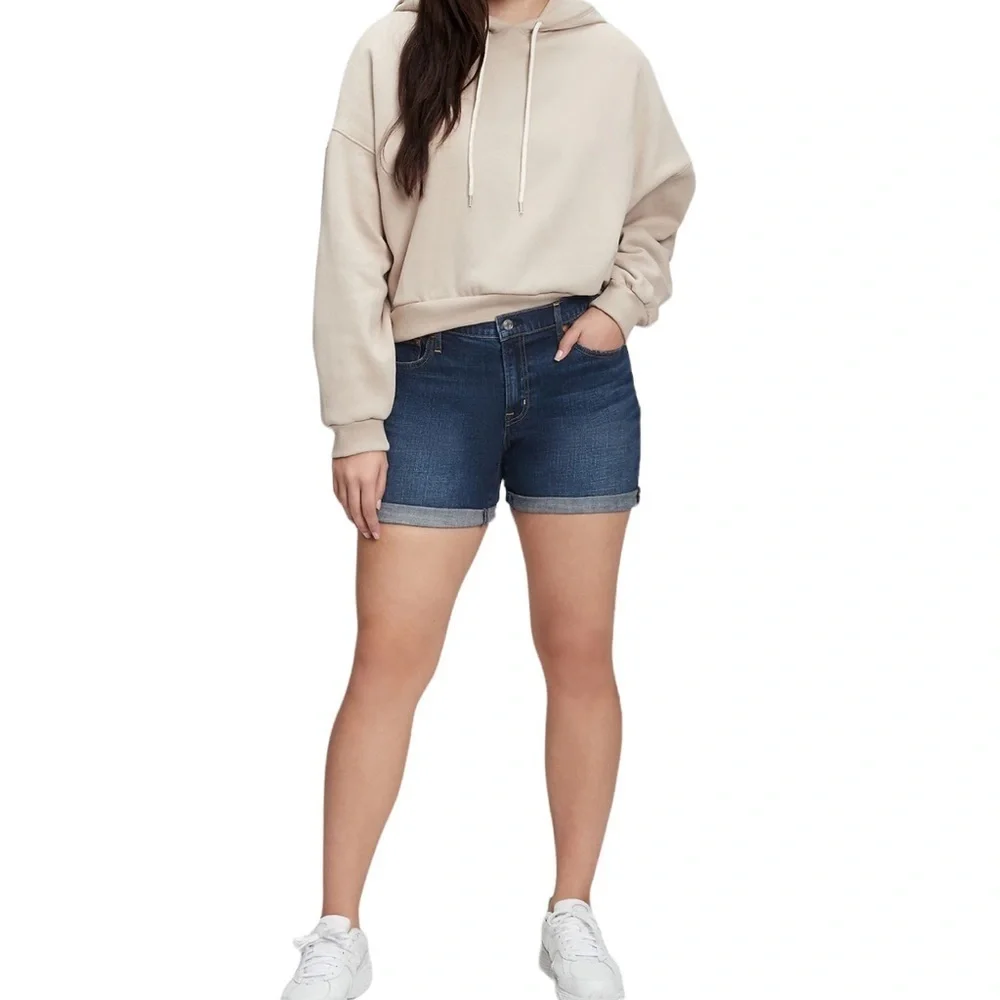 GAP 5” Mid Rise Sexy Boyfriend Denim Light Distressed Cuffed Shorts Size 26 NWOT
