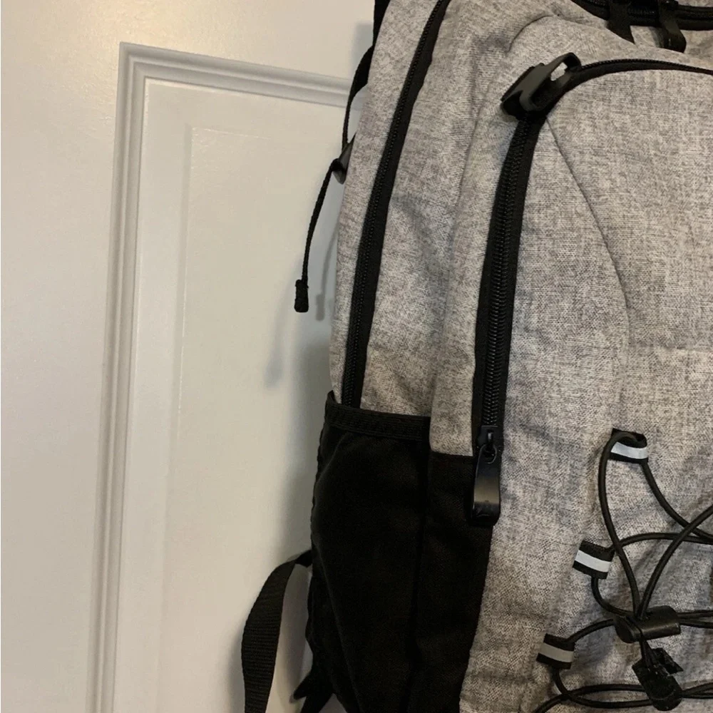 Reebok Light Gray‎ Men's Backpack 19.5” adult Roman laptop