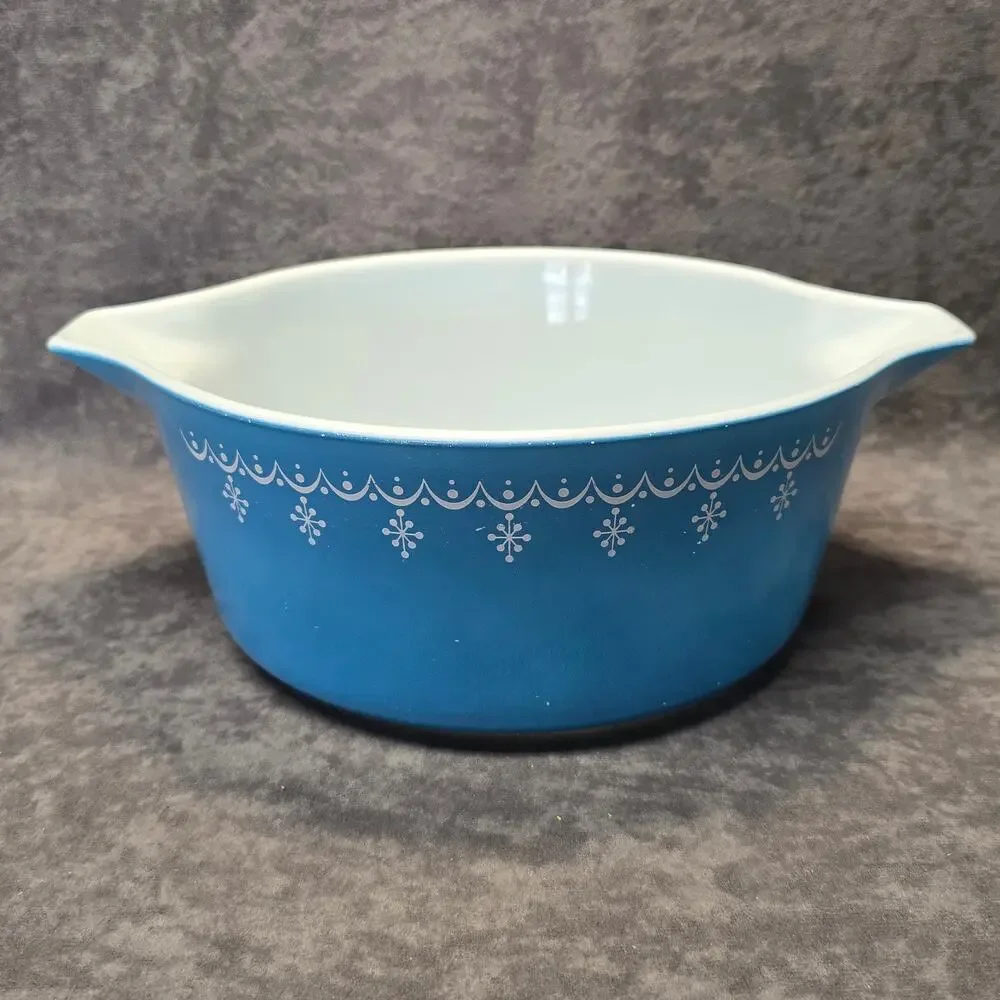 Pyrex vintage blue