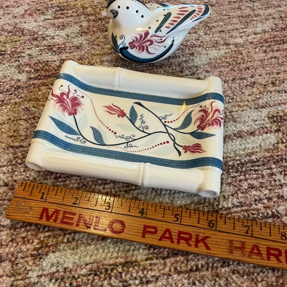 Elizabeth Arden this item