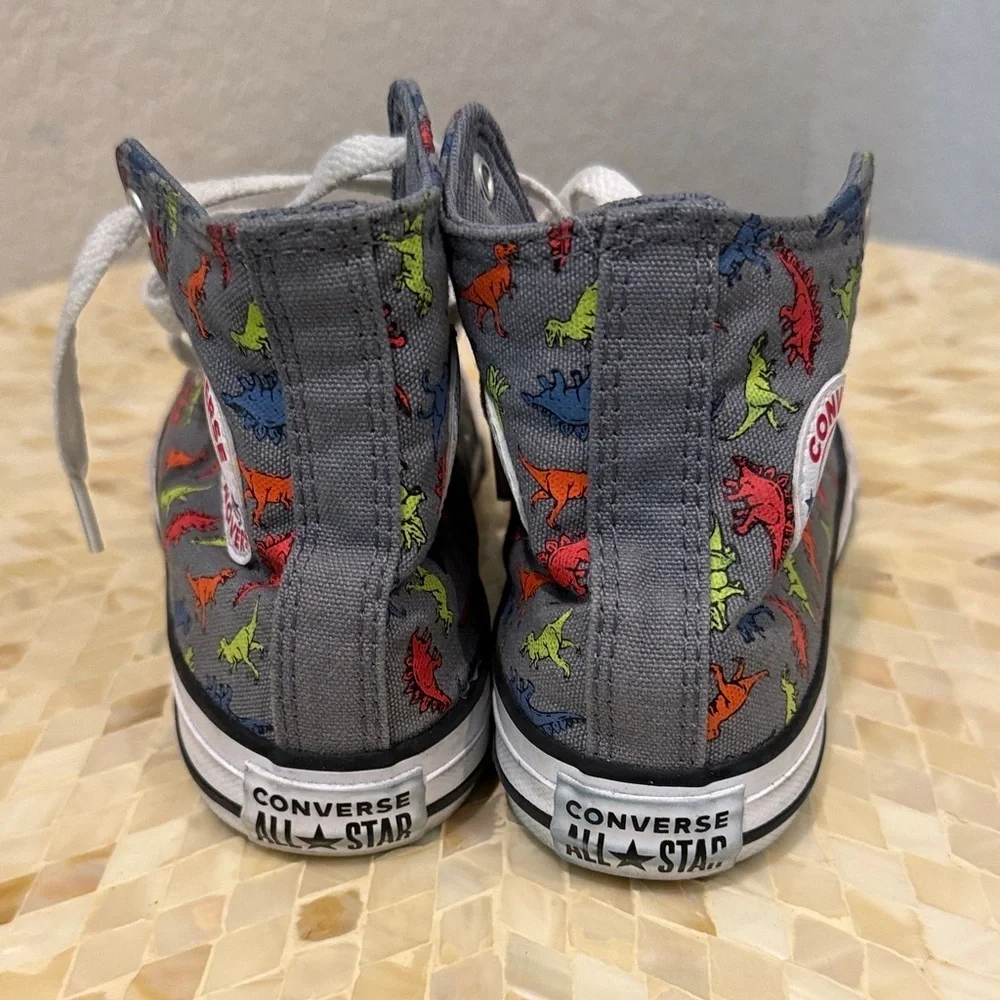 Converse fun dinosaur