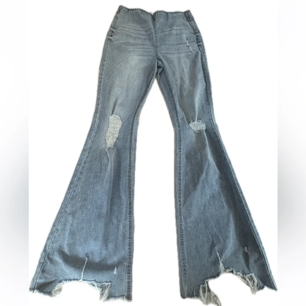 NWT Tinseltown Hi Rise Flare Pull On Light Wash Blue Distressed Jeans SIZE 7/28
