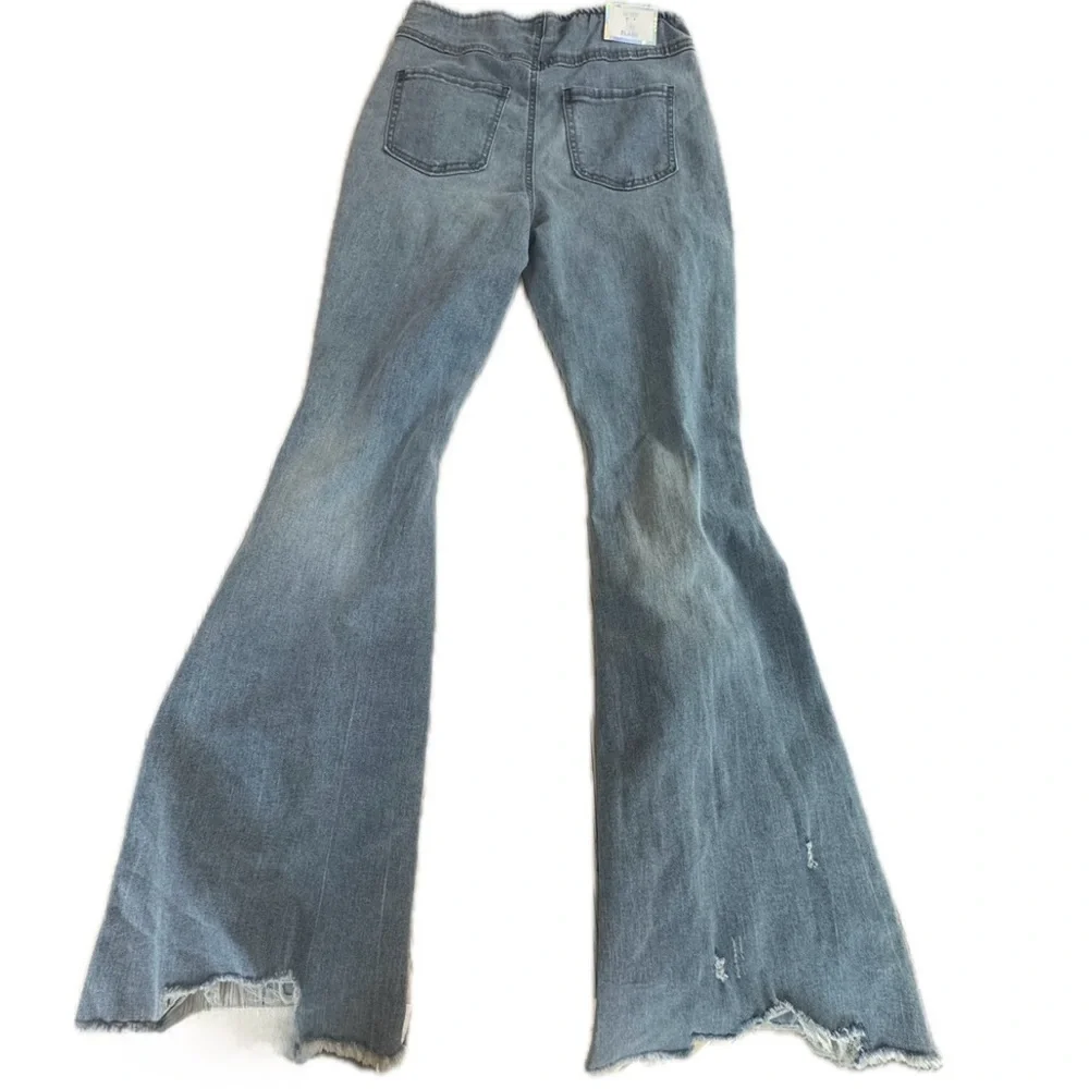 NWT Tinseltown Hi Rise Flare Pull On Light Wash Blue Distressed Jeans SIZE 7/28