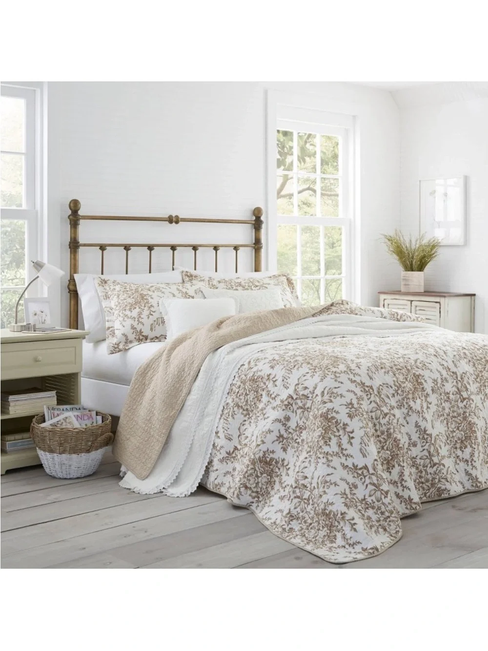 Laura Ashley￼ laura ashley