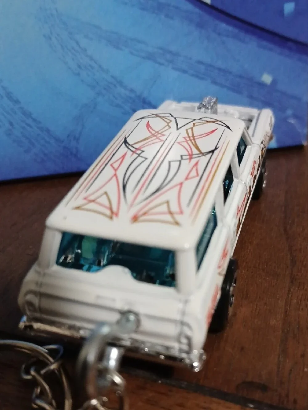 Hot wheels/PawPaws Speed Shop white family
