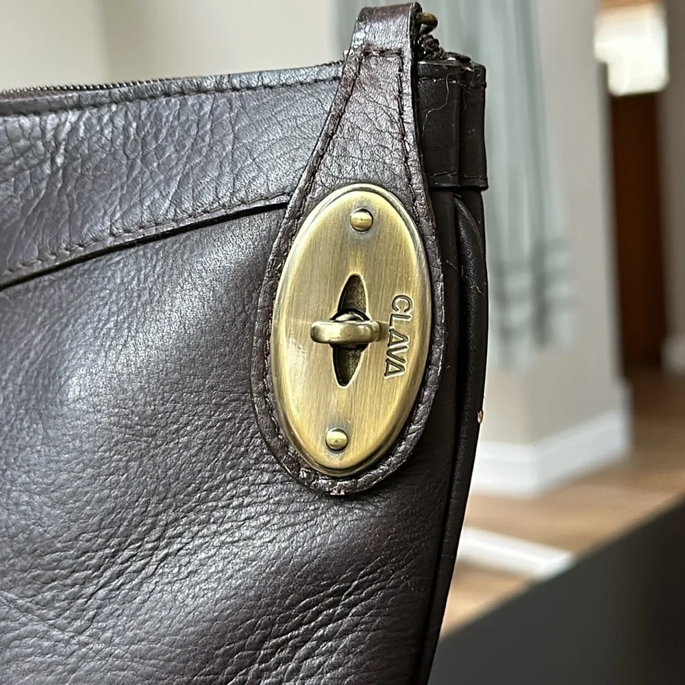 Clava leather turnlock
