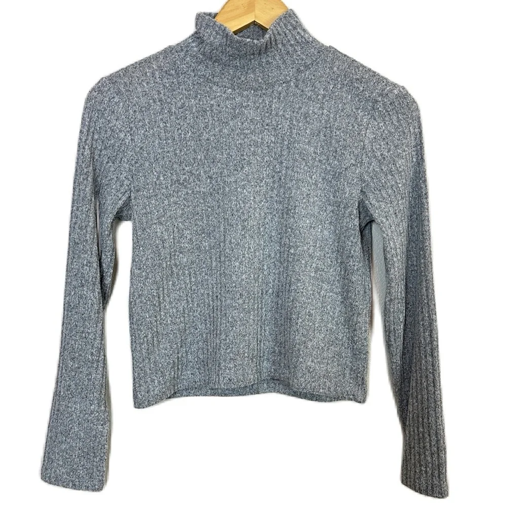 Aritzia Wilfred Free Ribbed Turtleneck Gray Crop Sweater Women’s‎ Medium