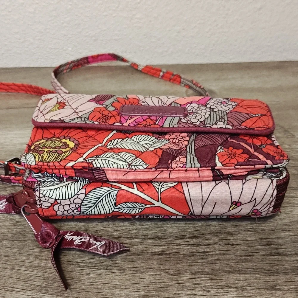 Vera Bradley Floral Quilted Wallet Wristlet Womens‎ OS Red Pink Crossbody Purse