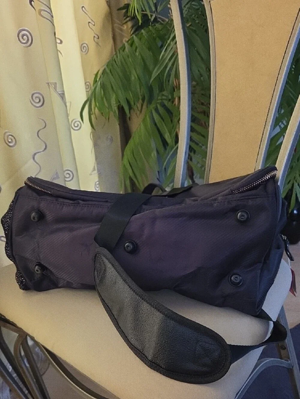 Emirates versatile black