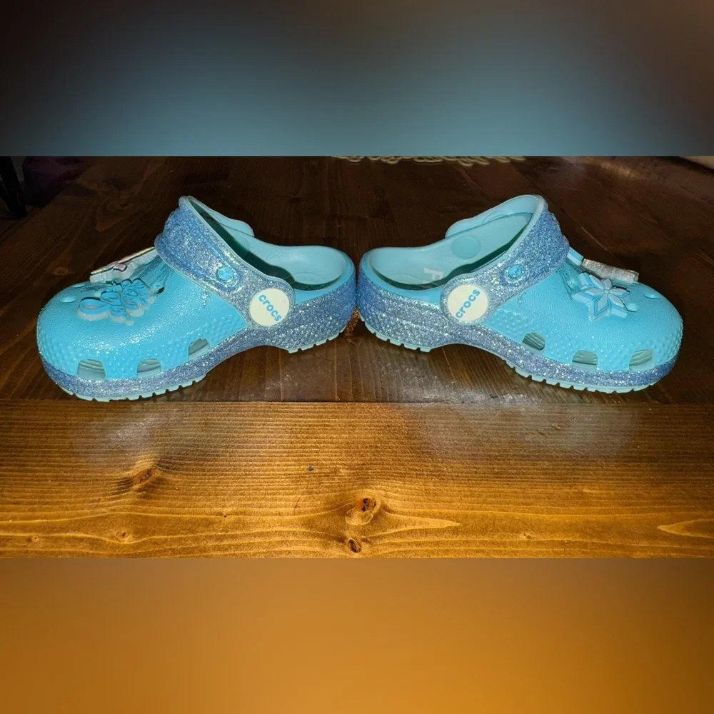 Disney Frozen Elsa Glitter Crocs w/ Jibbitz Charms – Kids SZ 4
