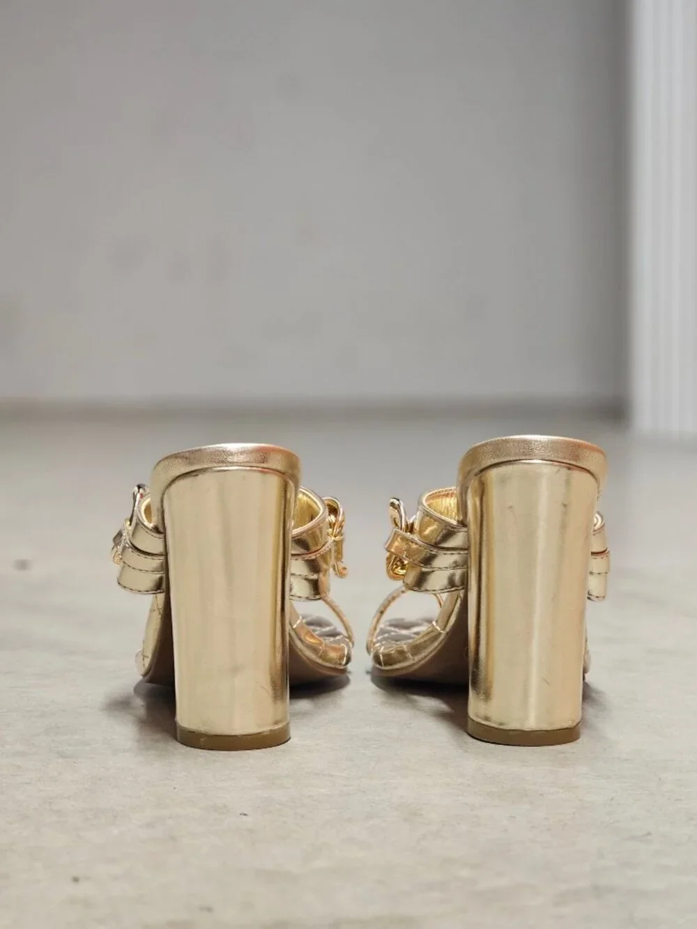 N/A elegant gold