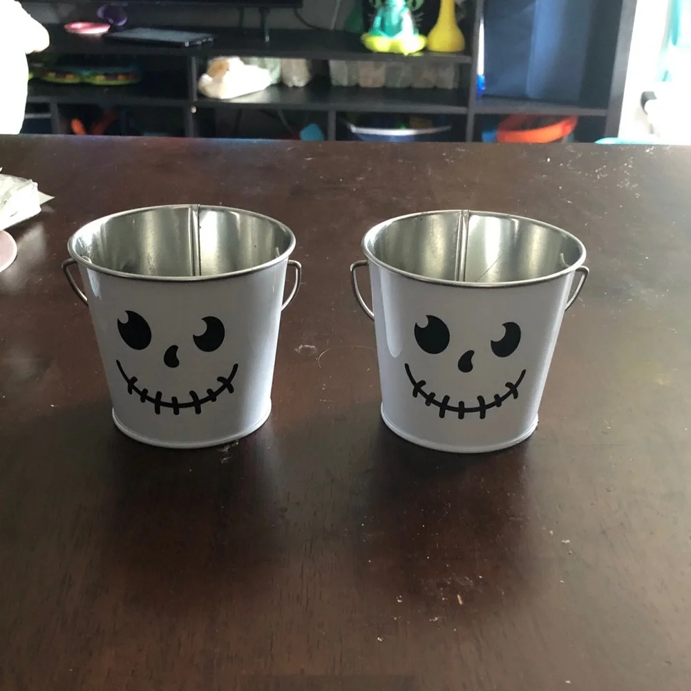 🎀🛍️ Set of Two Skull Face Candy Cone Candles Metal Buckets