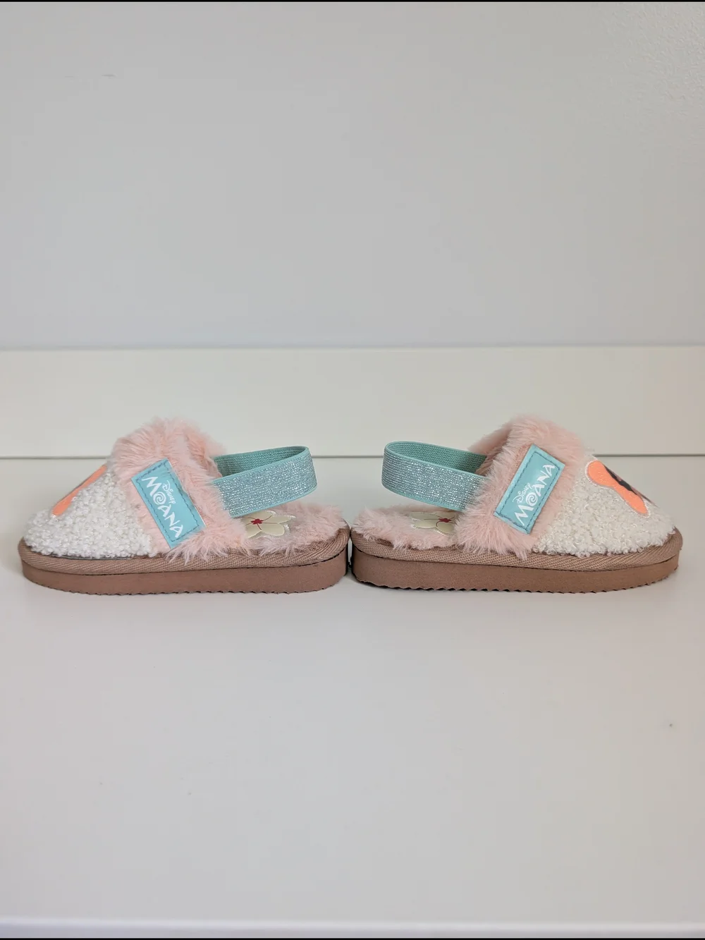 Disney Moana Plush Kids Slip-On Slippers in Peach, White and Mint Size 9