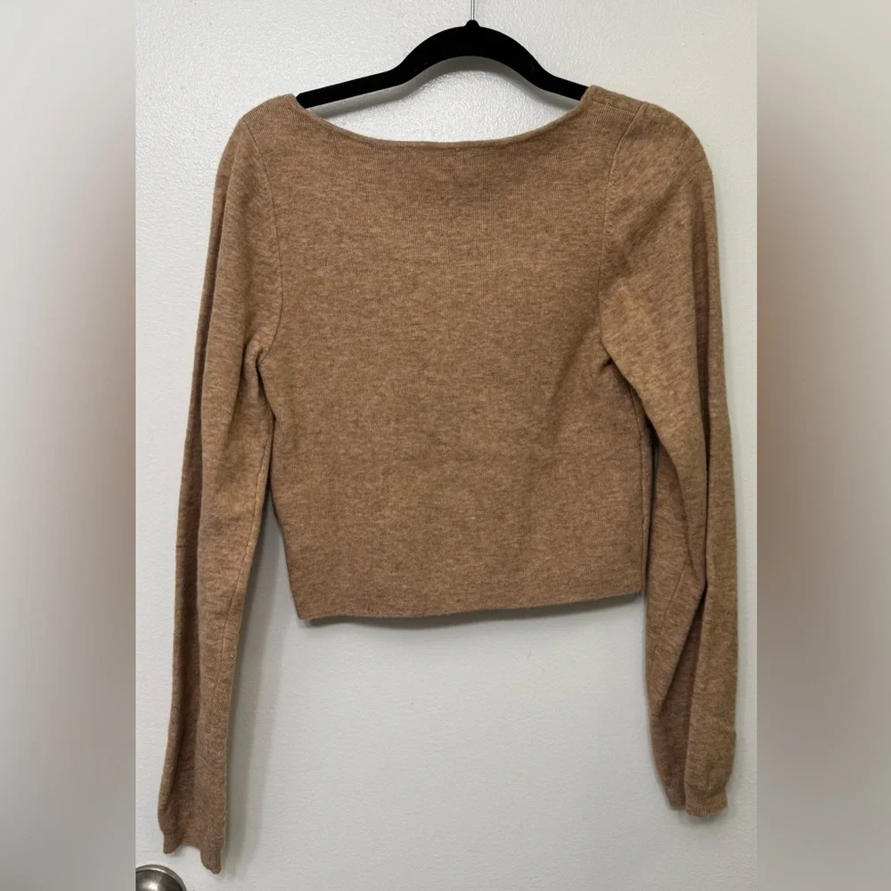 Aritzia close seams smaller