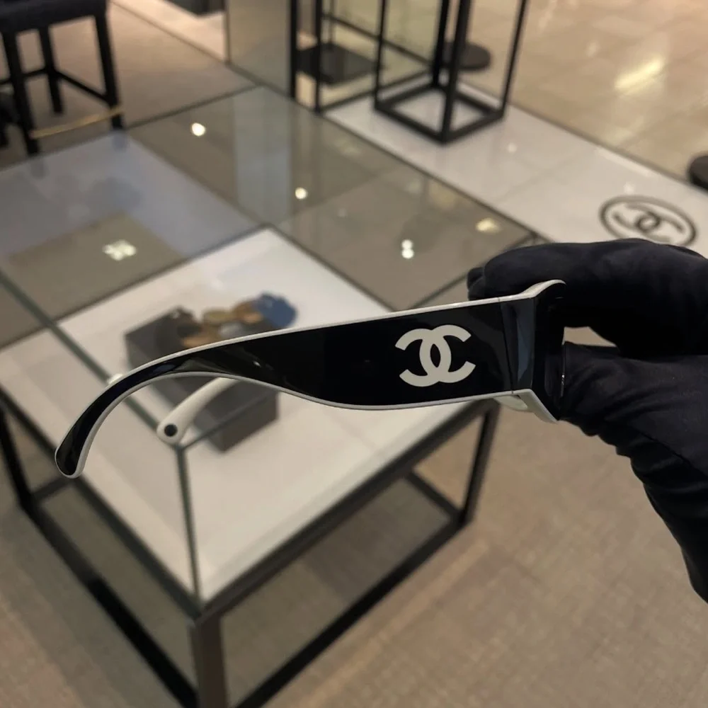 CHANEL hard get
