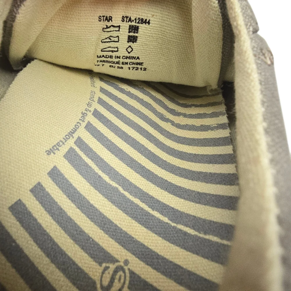 Taos Footwear gently used