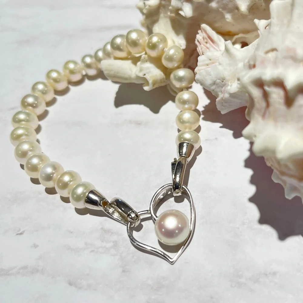 White Cultured Freshwater Pearl Bracelet W/ 925S Heart Shaped Pendant Clasp 7.5
