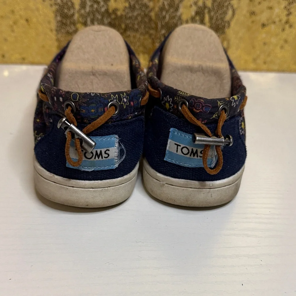 TOMS Mimini Kids Navy Moccasins with Floral Accent