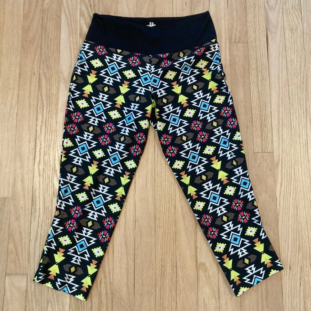 Raes Wear Womens M Capri Leggings Geometric Tribal Southwestern Lightweight Cute