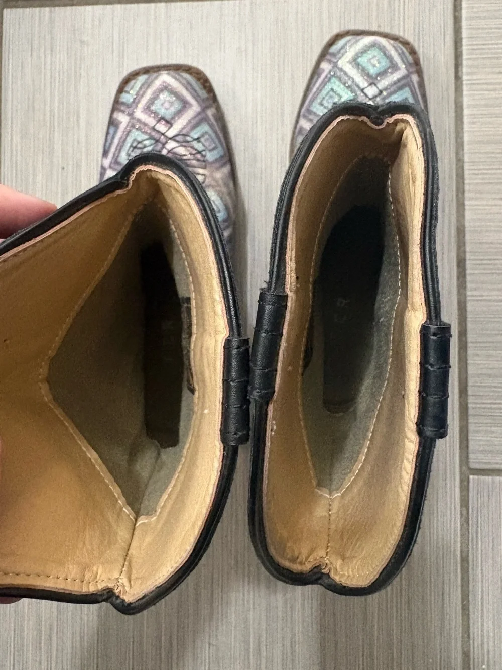 Roper distinctive ankle