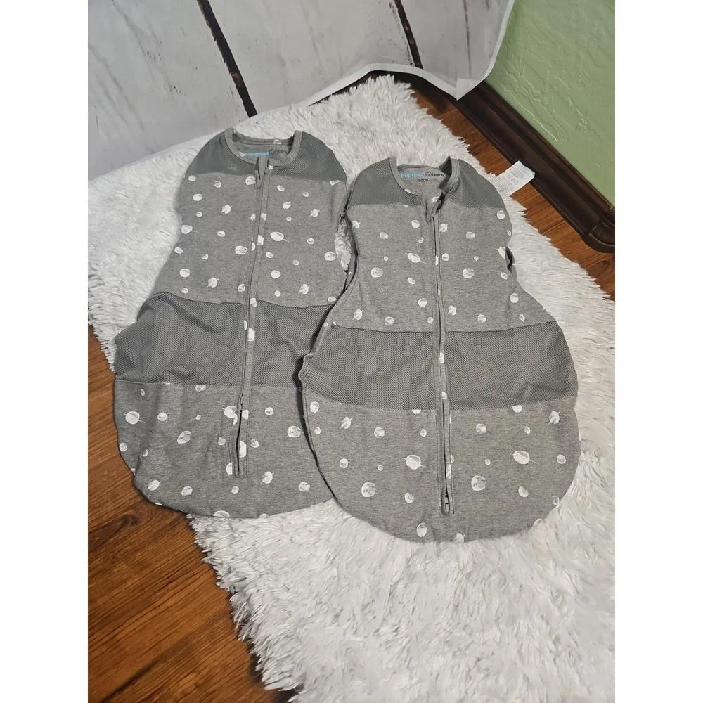Happiest Baby Sleepea Newborn 0-2 MONTHS  Swaddle LOT OF 2 BABY Sleepwear