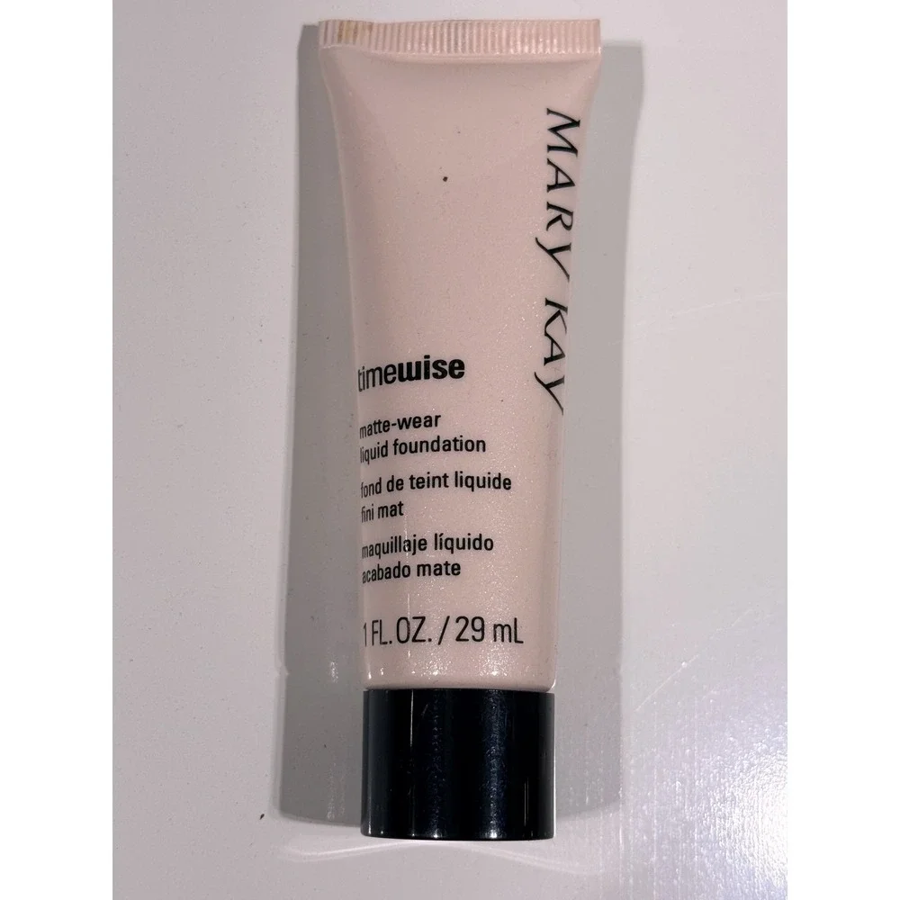 MARY KAY Timewise Matte Wear Liquid Foundation - Combination to Oily - Ivory 4