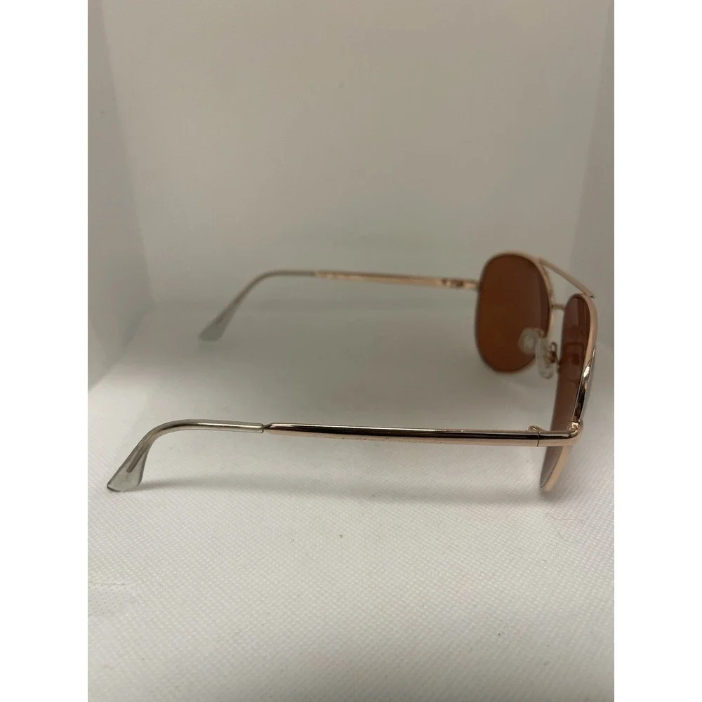 The Unbranded Brand polycarbonate themed