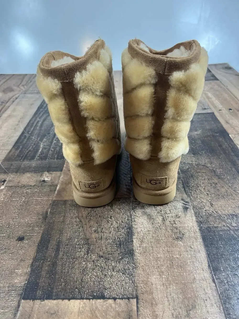 UGG tania suede