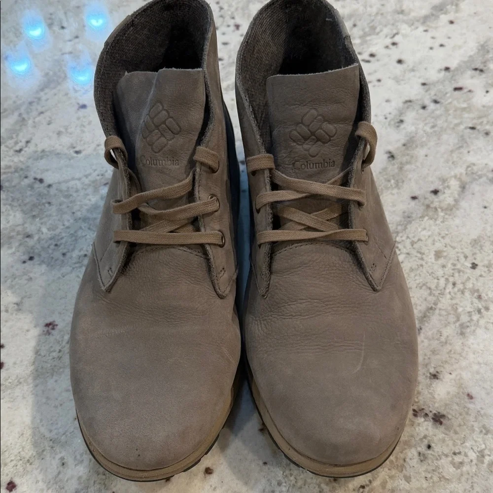 Columbia Men's Tan Soft SuedeLeather Boots.
